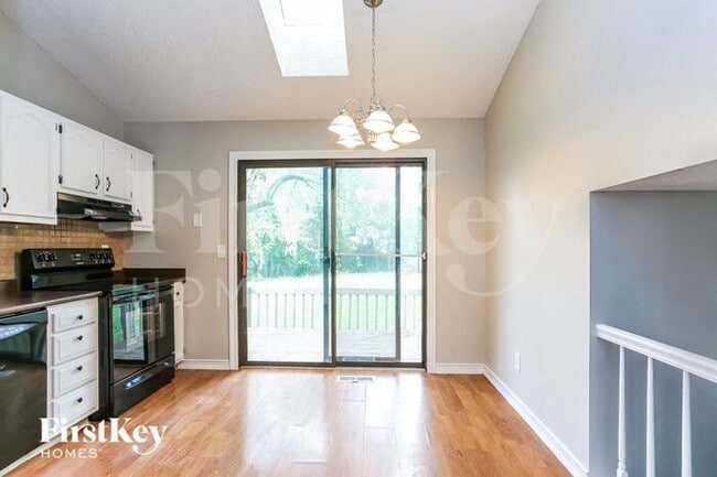 Photo - 6976 Finchley Dr
