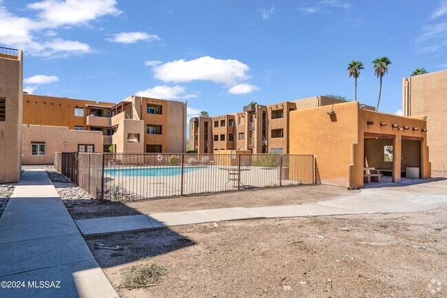 Building Photo - 1810 E Blacklidge Dr Rental