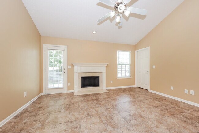 Photo - 305 Sarna Dr