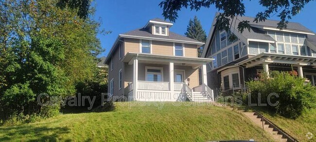 Building Photo - 1901 E 5th St Rental