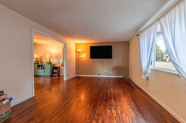 Photo - Beautiful Churchill Home!