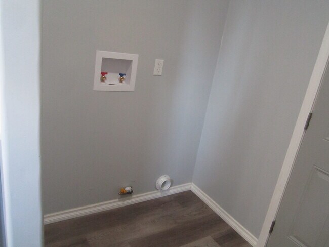 Photo - 720 W 214th St