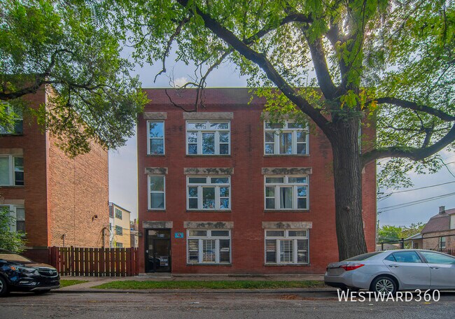 Building Photo - 1456 N Kedzie Ave Unit CH1 Rental