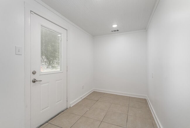 Building Photo - 2311 Lee St