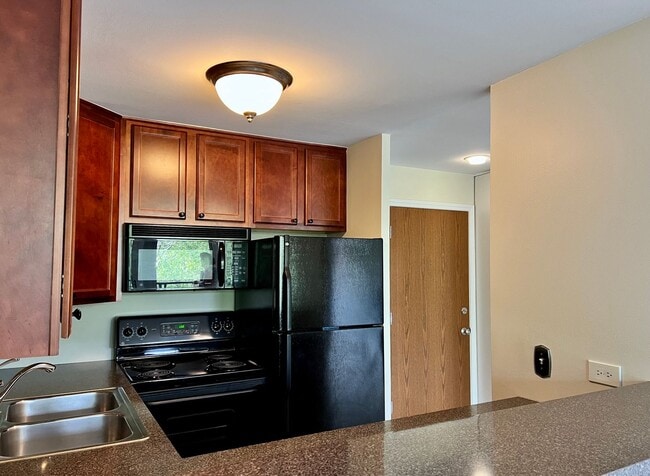 Photo - Bright and Relaxing 3rd floor OPEN CONCEPT 1 Bed / 1 Bath Condo For Rent! In-Unit Washer & Dryer!... Unit 3F