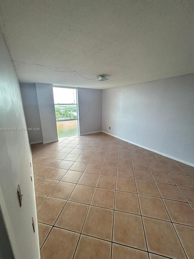 Photo - 2350 NE 135th St Unit 706