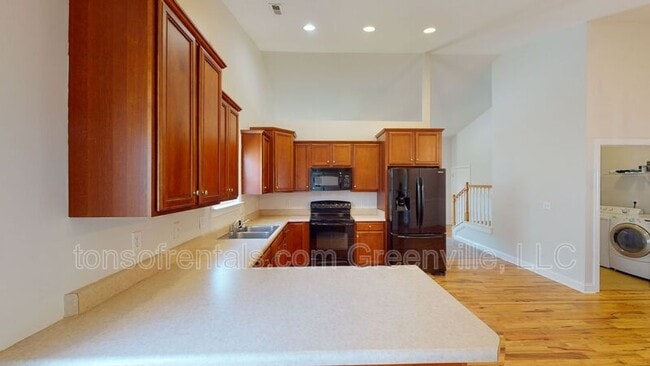 Photo - 939 Squires Pt