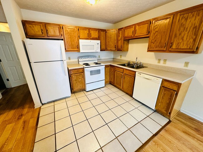 Photo - 75 Majestic Dr NW