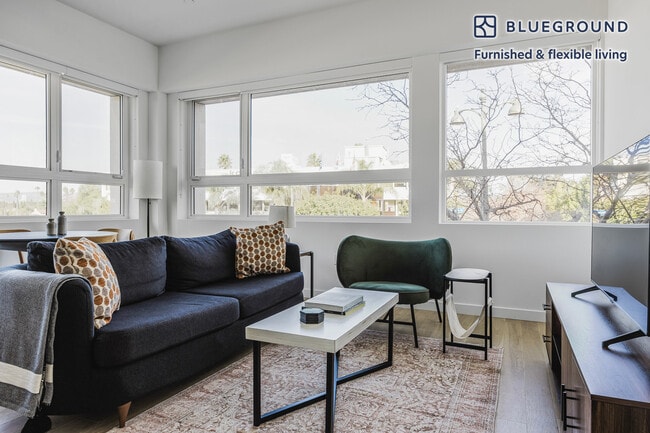 Building Photo - 701 S Hudson Ave Rental