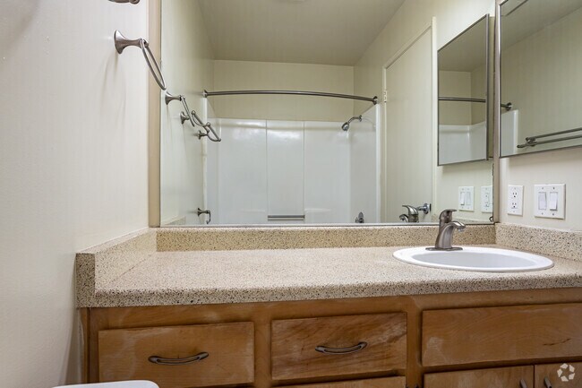 1BR, 1BA - 640SF