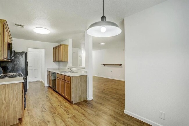 Photo - 207 Tolcarne Dr