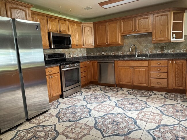 Photo - 2008 N Washington St