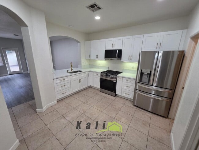 6233 Avenida De Las Vistas