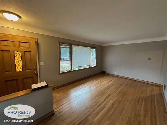 Building Photo - 3 Bedroom Home in South Saint Paul