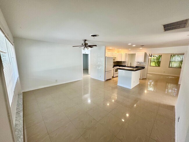 Photo - 308 SE 12th St