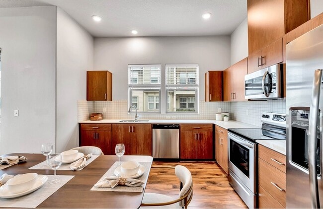 Photo - 17181 SW Snowdale St Unidad 302