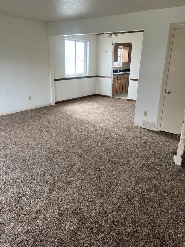 Photo - 3bd Maple Townhome Cash Pay/SECTION 8