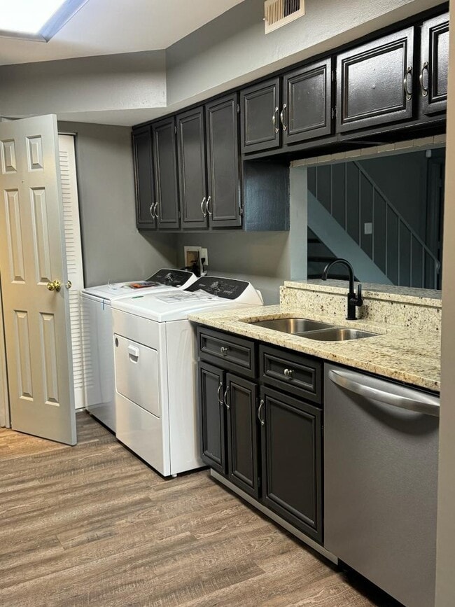 Building Photo - 4414 London Ct