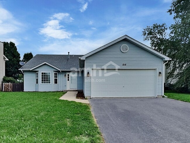 Building Photo - 816 Shorewood Dr Rental