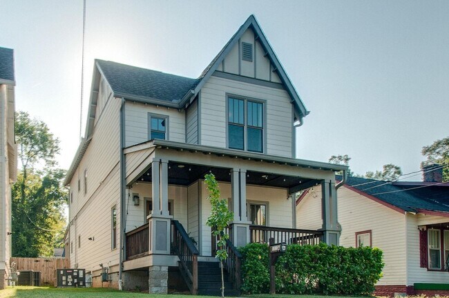 Photo - Craftsman Inspired 3 Bed/ 2.5 Bath Home in Cleveland Park, Fenced Yard, Pet Friendly