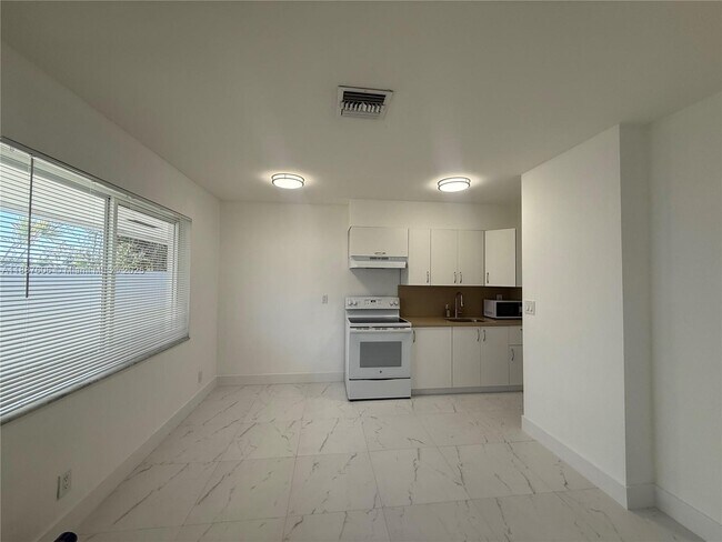 Photo - 842 SW 2nd St Unidad B