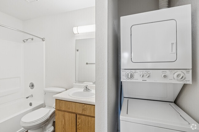 1BR, 1BA - 615SF - Bathroom / Laundry Room