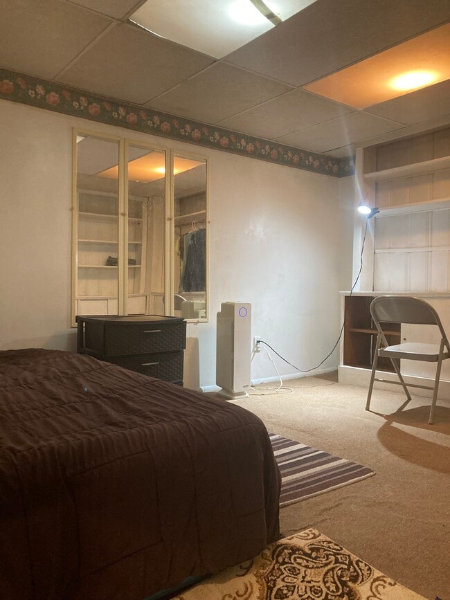 Building Photo - 764 Lenore Ln Unit 2