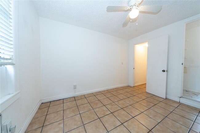 Photo - 620 25th St W