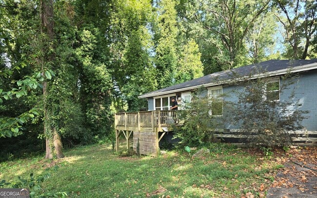 Building Photo - 3220 Memorial Dr