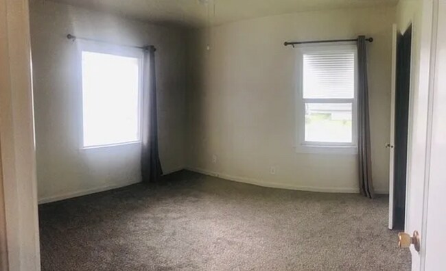 Photo - Spacious 4-Bedroom Home – with 2nd Kitchen...