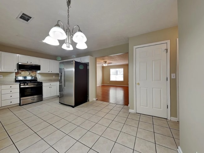 Photo - 832 Sugar Oak Ln