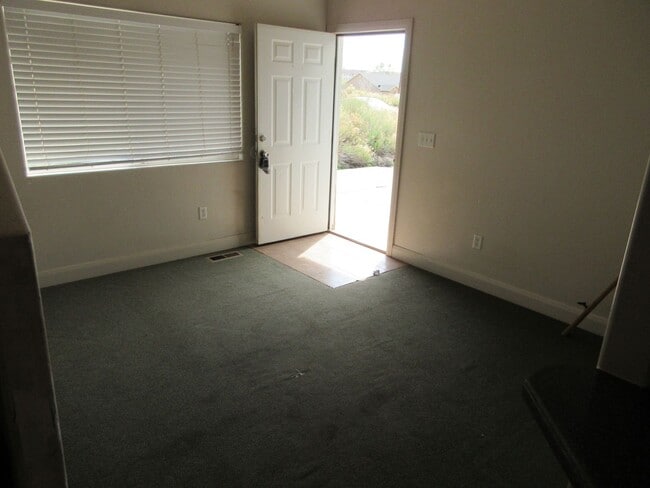 Photo - Move-in Discount - 7 bedroom, 3 bathroom t...