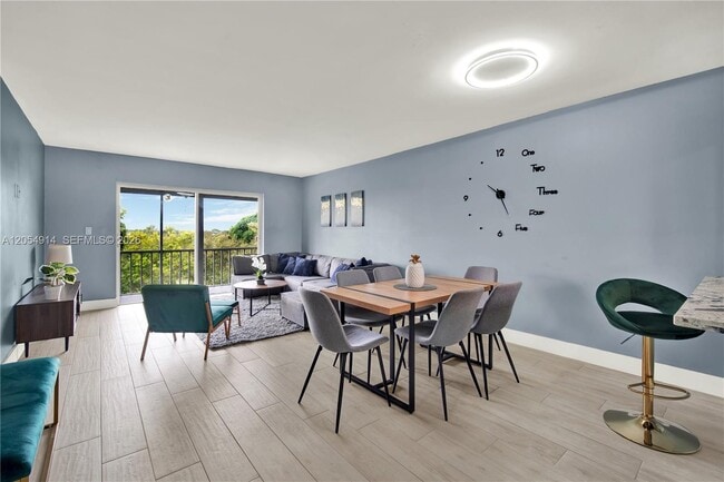 Building Photo - 950 Hillcrest Dr Unit 414