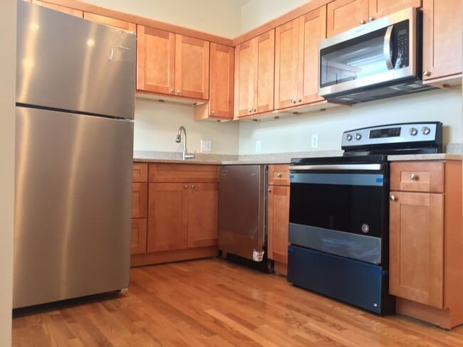 Building Photo - NO FEE!!!!   GREAT JUNE 1ST 3 BED AVAILABILITY IN ALLSTON!!!