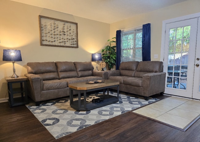 Building Photo - 202 Ridgeway Dr