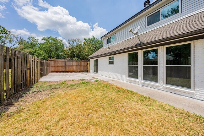 6215 Portal Dr