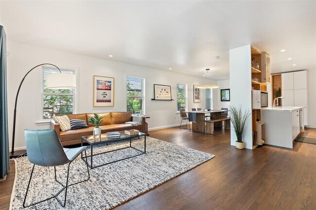 Photo - 2202 Montclaire St