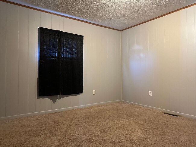 Photo - 3 Bedroom Home Uhrichsville, Ohio