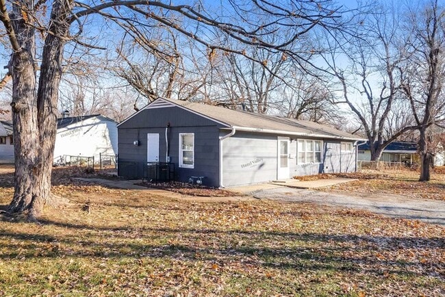 Photo - 6700 E 109 St