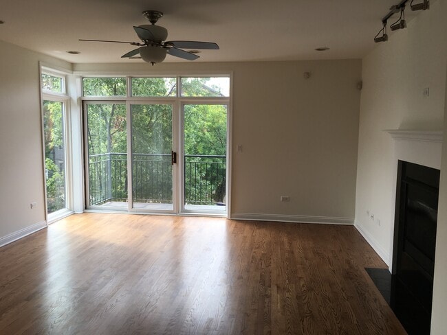Living room - 6123 S Kimbark Ave Unit 2S