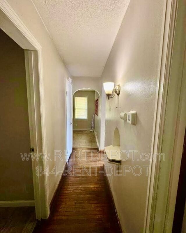 Photo - 715 E Riverside Dr