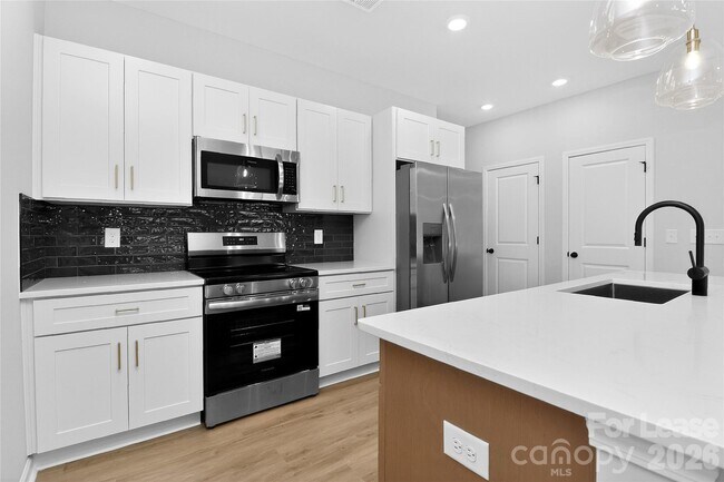 Photo - 333 N Hoskins Rd