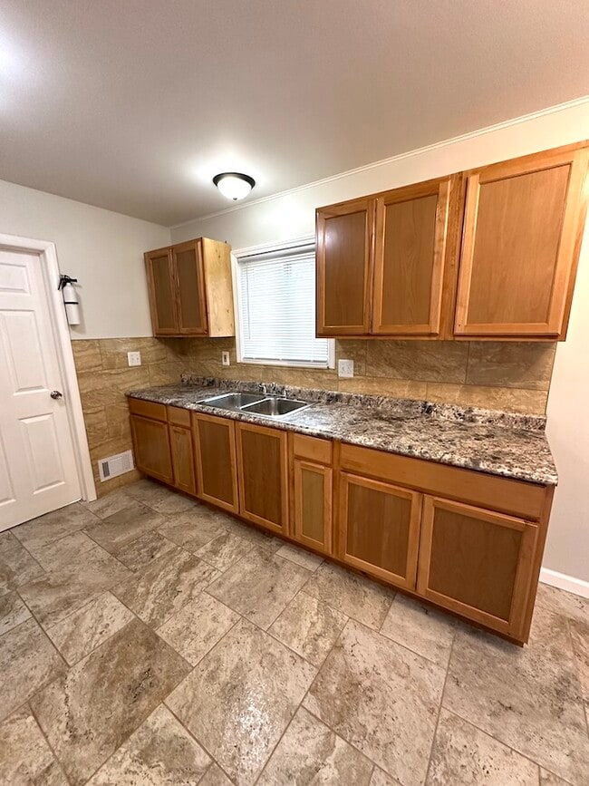 Photo - 23085 Columbus Ave