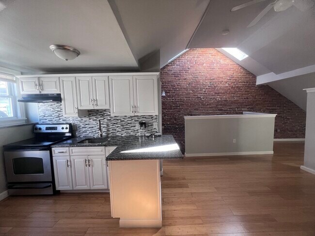 Photo - 315 Meridian St Unidad 3