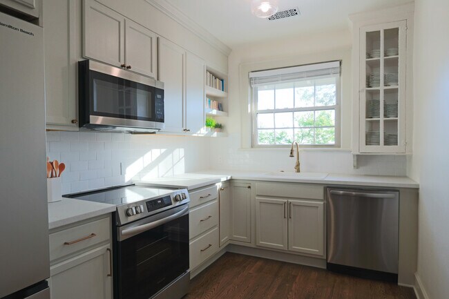 Photo - The Lona - L