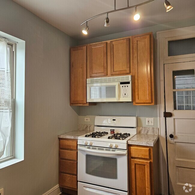Building Photo - 38 Harrison St Unit #2 Rental