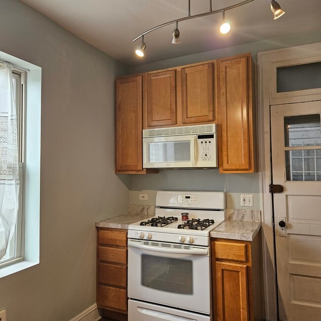 Kitchen - 38 Harrison St Apartment