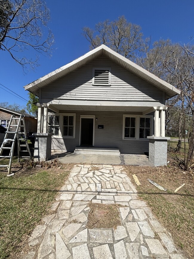 Photo - 423 Sampson St