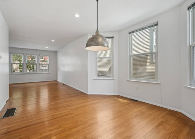 Photo - 1637 W Barry Ave Unit 1