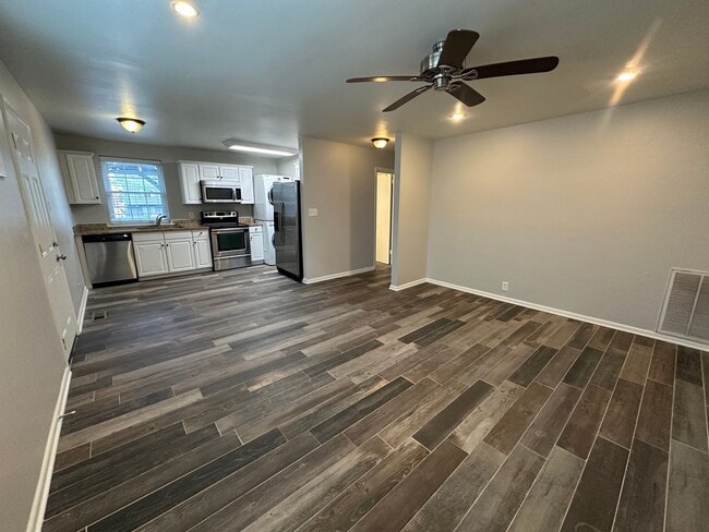 Building Photo - Charming 2 Bed 1 Bath Apartment Near Music Row